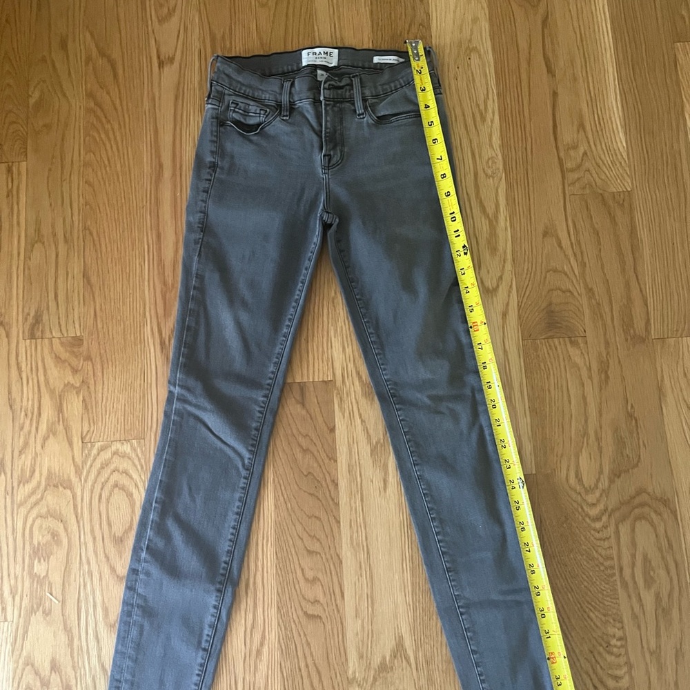 Frame Denim Le Skinny De Jeanne Jeans in Grey's Inn (Grey) - Size 26